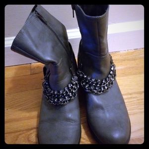 Simply vera wang boot with jewels